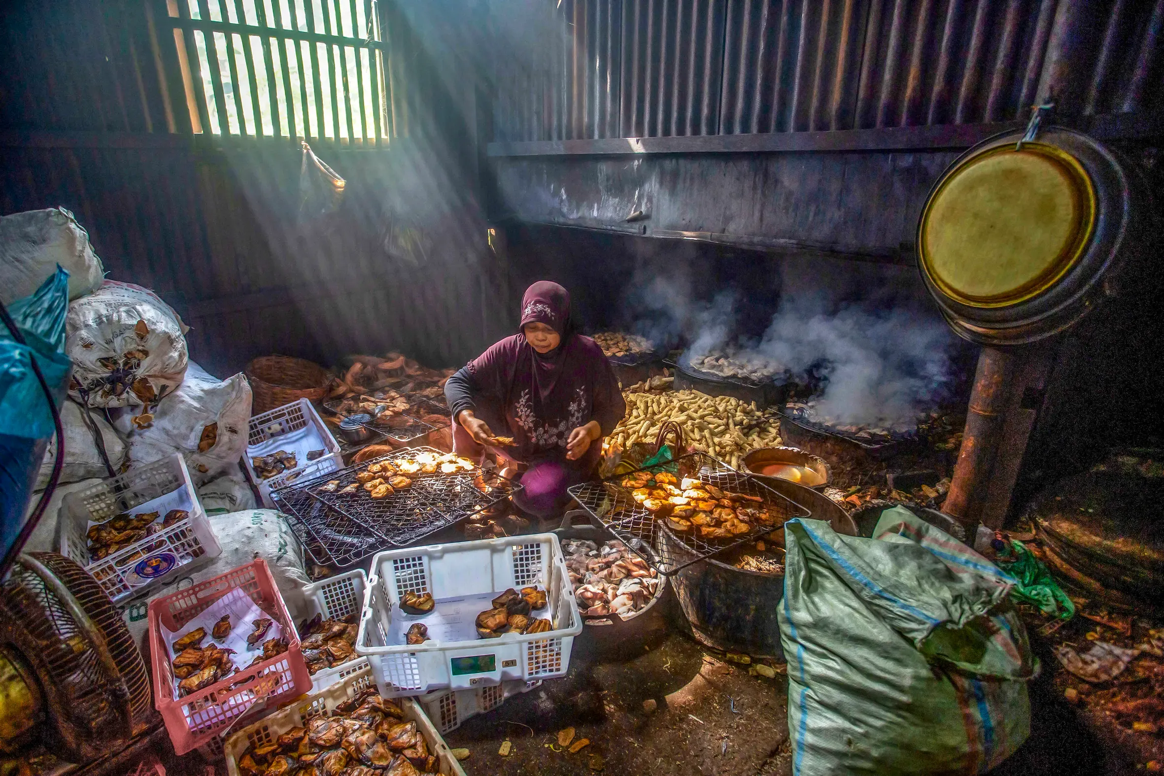 Produksi Ikan Asap Tradisional