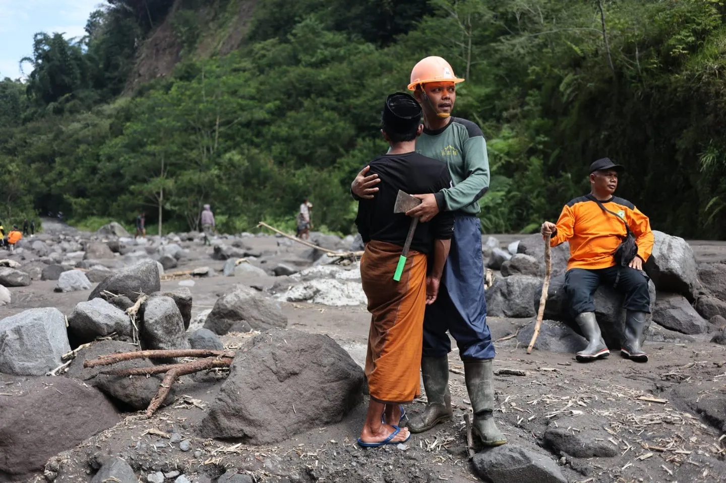 Ketika Sungai Membawa Gunung Turun