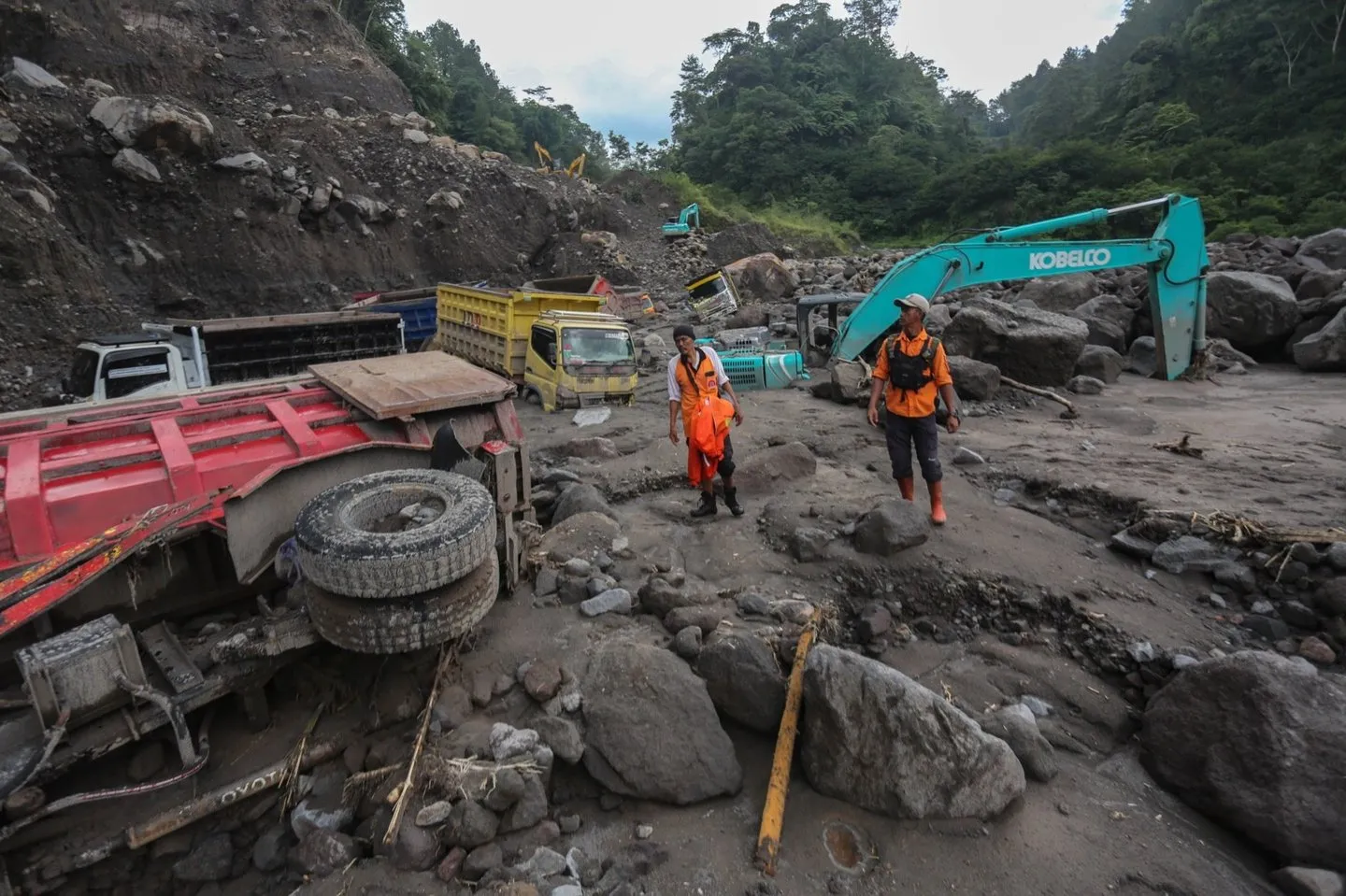 Ketika Sungai Membawa Gunung Turun