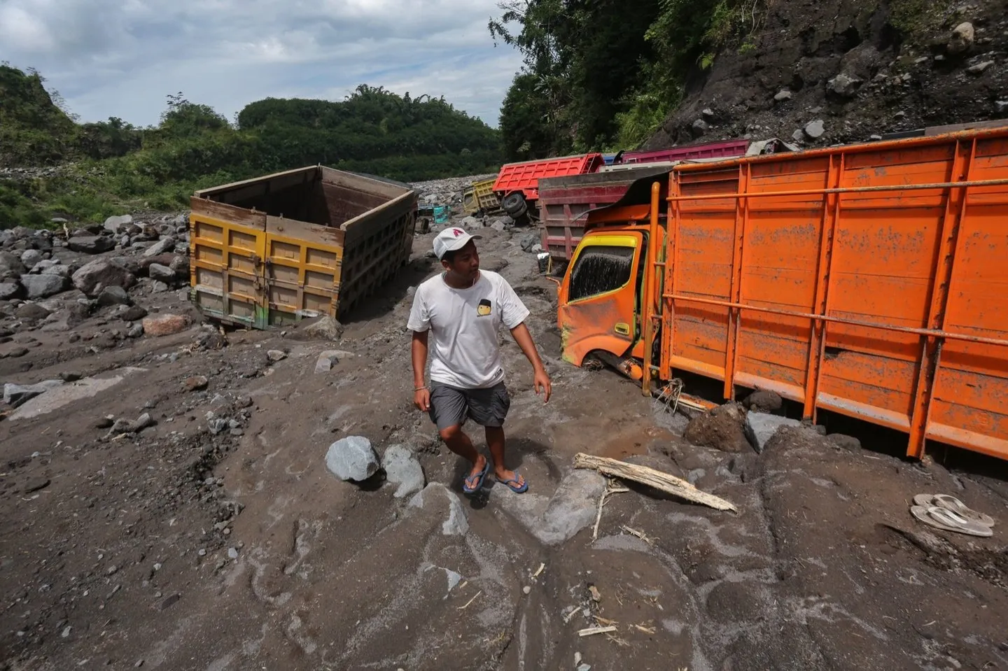 Ketika Sungai Membawa Gunung Turun