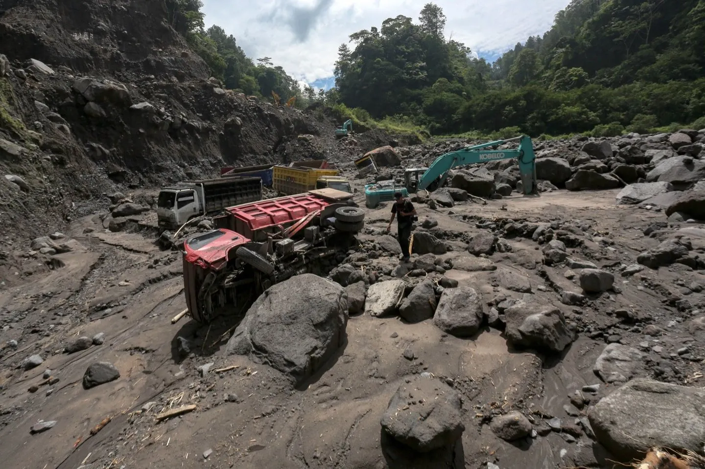 Ketika Sungai Membawa Gunung Turun