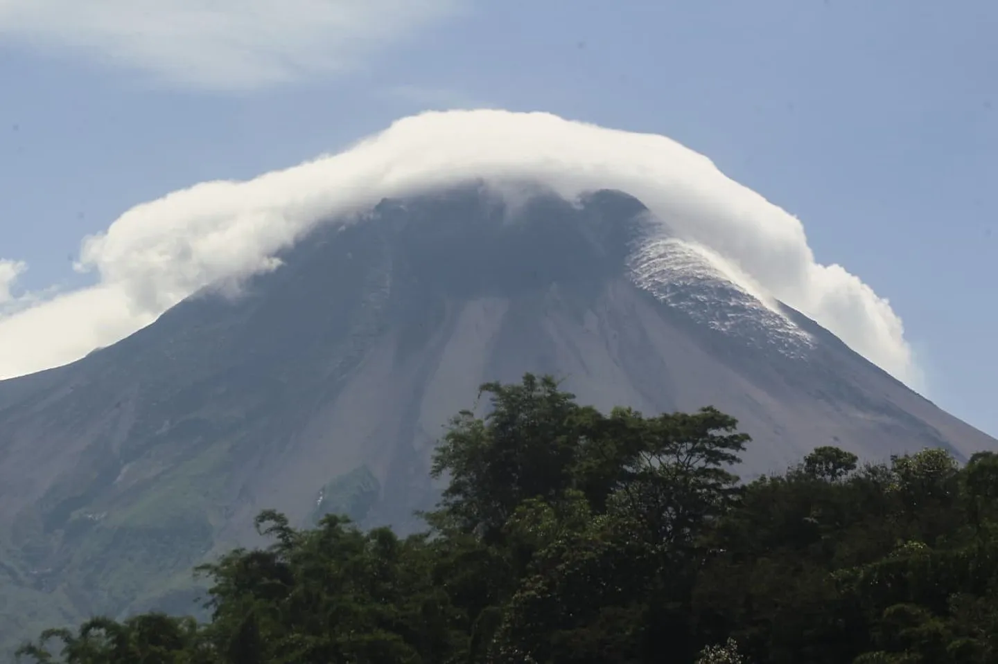 Ketika Sungai Membawa Gunung Turun
