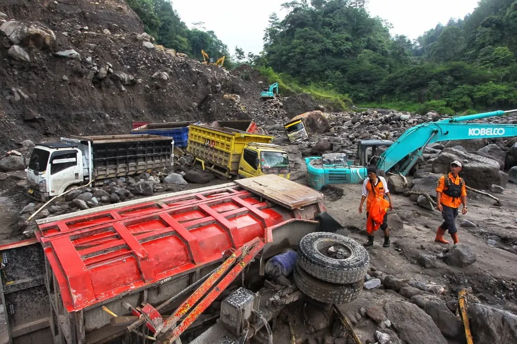 Ketika Sungai Membawa Gunung Turun