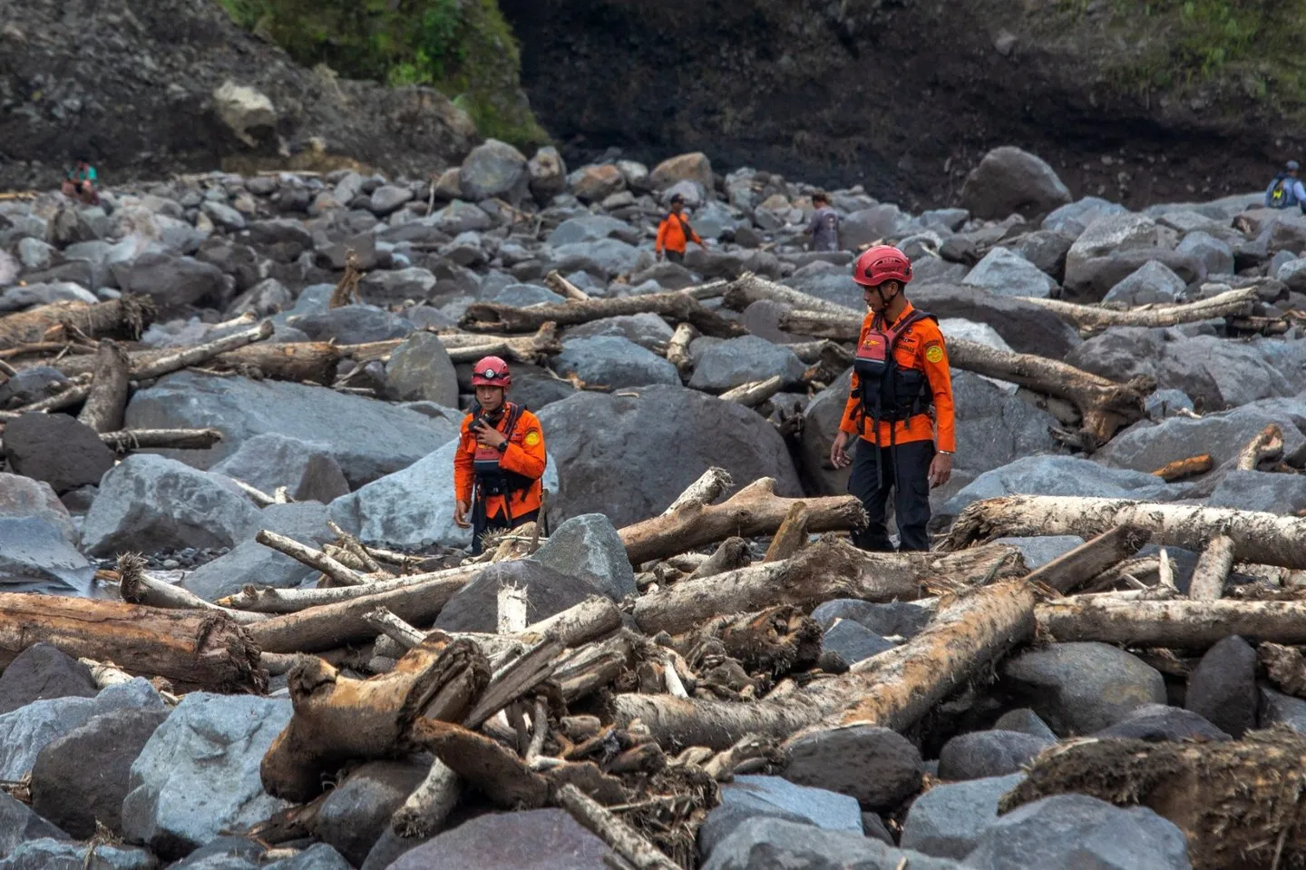 Ketika Sungai Membawa Gunung Turun
